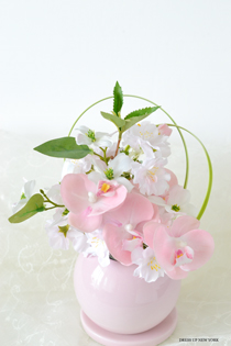 桜と胡蝶蘭のアレンジ3HP.jpg